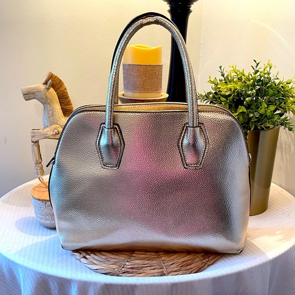 JustFab Handbags - Justfab Gold pebbled vegan leather shoulder bag crossbody